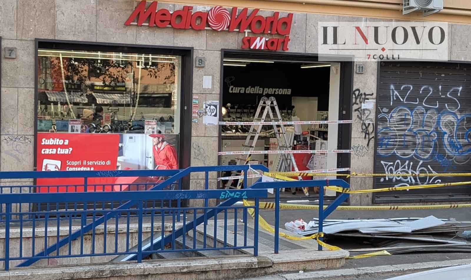 Roma, spaccata Mediaworld Giulio Agricola