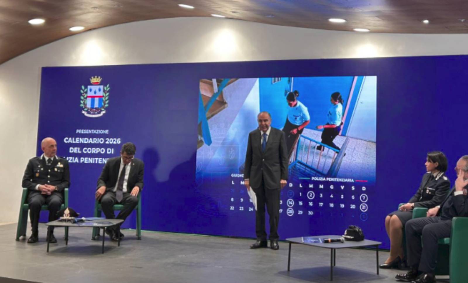 Schiuma all'iniziativa di Roma