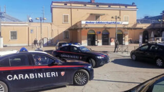 Colleferro, “Sto per buttarmi sotto al treno”: carabiniere salva 17enne (VIDEO)