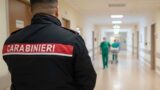 Roma, notte di terrore all’Ospedale Sant’Andrea: 43enne tenta di uccidere il compagno di stanza di 84 anni