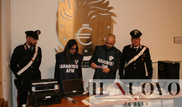 carabinieri soldi falsi