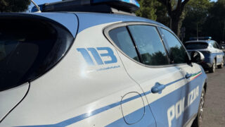 Roma, ladro gli scippa la catenina: lui lo segue per giorni, lo fotografa e lo fa arrestare