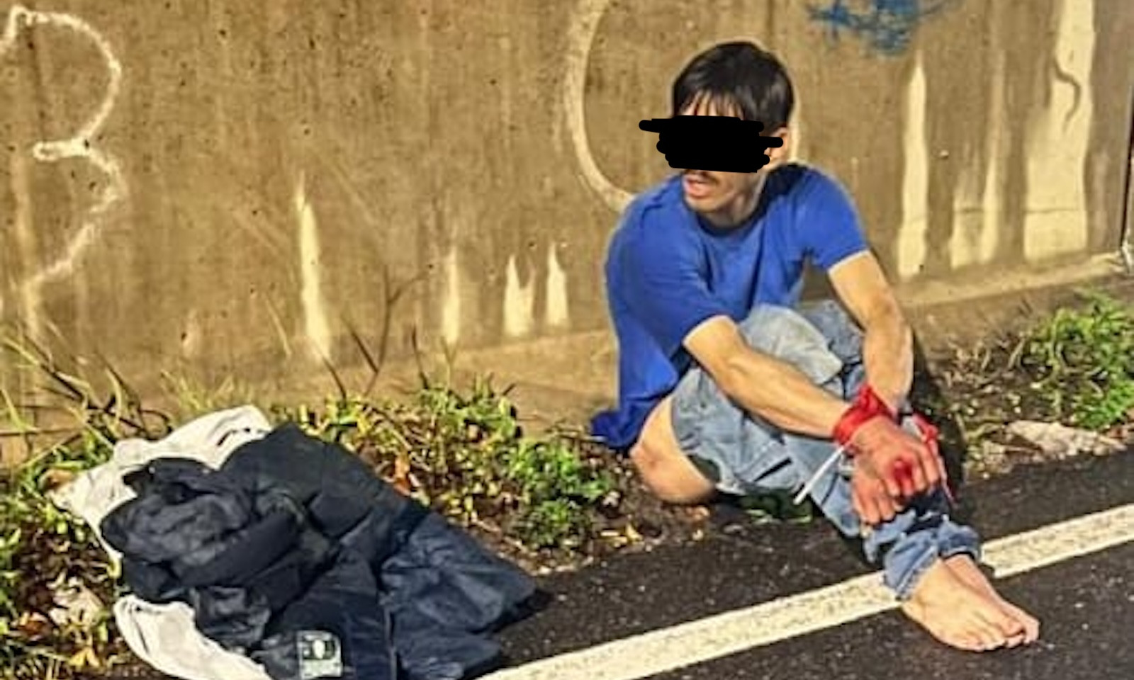 ragazzo in fuga dal campo rom