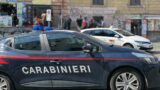 Roma Termini, rapina un tassista minacciandolo con una bottiglia, poi picchia i carabinieri: arrestato