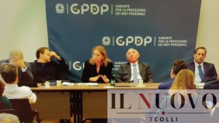 Roma, indagato il Garante della Privacy: Finanza negli uffici, carte sequestrate. Ipotesi peculato e corruzione