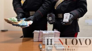 Roma, adesca 48enne al bar, poi lo massacra di botte per rapinarlo: in casa 4,2 kg di droga