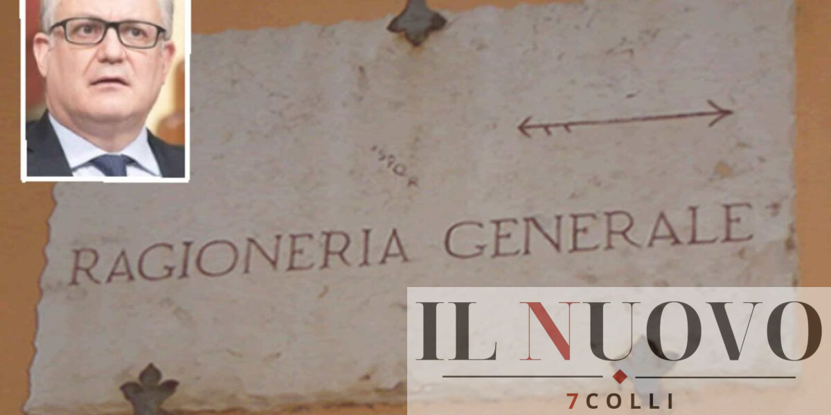 Roma, sullo sfondo la targa di ingresso alla ragioneria capitolina, in primo piano il sindaco Gualtieri