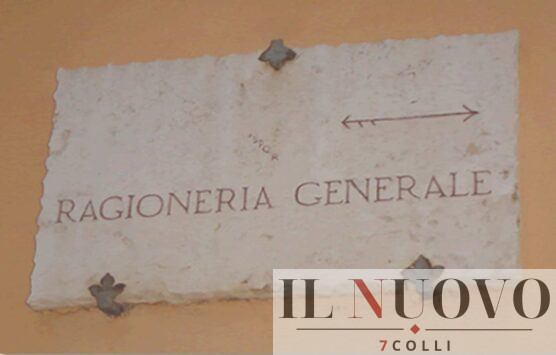 Roma, la targa posta all'ingresso della Ragioneria del Comune di Roma