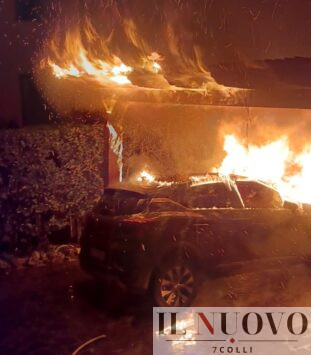auto incendiata Ardea
