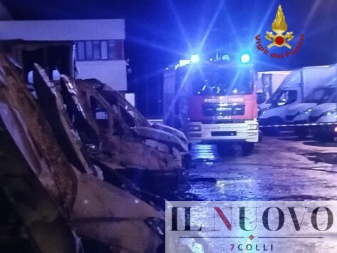 incendio furgoni Pomezia