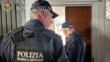 Roma, tentano di occupare più volte la stessa casa popolare: in auto la droga già pronta per lo spaccio