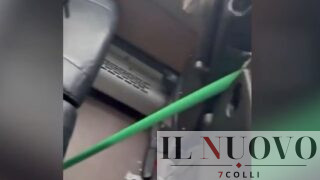 Roma, tifosi laziali fermati all’alba sull’A1 e a Don Bosco: coltelli e petardi dopo il rientro da Lecce (VIDEO)