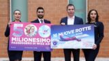 Wizz Air festeggia a Roma il passeggero numero 500 milioni e rafforza Fiumicino con il 16° aereo