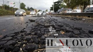Roma, 30 milioni per tappare le buche poco prima delle elezioni e soldi per decoro e assistenza: svolta vera o spot elettorale?
