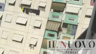 Roma, sequestrati e picchiati in un appartamento: la fuga dai balconi per salvarsi (VIDEO)