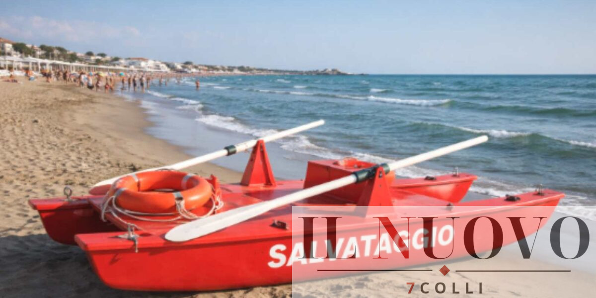 Ostia, un pattino di salvataggio