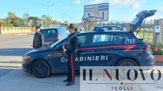 Pomezia, picchia e accoltella la madre per 20 euro: arrestato 23enne