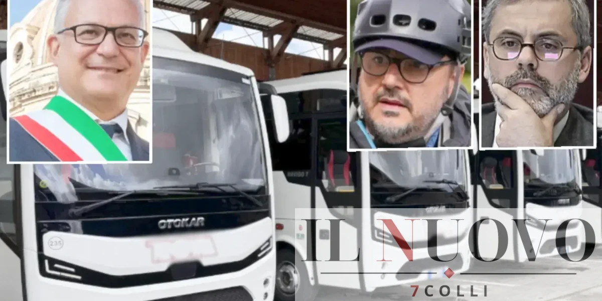 Sullo sfondo, i bus dell'azienda vincitrice, in primo piano il sindaco Gualtieri, l'assessore Patanè e il presidente di Atac, Alessandro Rivera - www.7colli.it