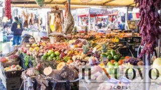 Roma, via al restyling da 3,5 milioni (di mutuo) del Mercato Colli Albani: 11 mesi di restrizioni sul traffico e una promessa (politica)