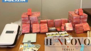 Roma, 25 kg di droga nascosta in barattoli per dolci, appartamento trasformato in magazzino della mala: un arresto