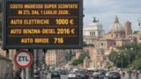 Roma, dal 1° luglio 2026 ticket ZTL anche per le auto elettriche, addio ipotesi pass gratuito