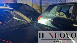Spari in strada ad Aprilia, colpita un’auto in sosta: paura in via dei Garofani