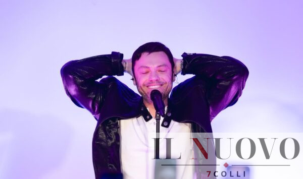 Sanremo 2026, colpo grosso di Carlo Conti: Tiziano Ferro super ospite della prima serata