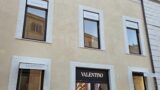 Roma, furto da 140mila euro da Valentino in 150 secondi: arrestato il ladro fuggito in taxi 
