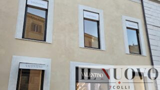 Roma, furto da 140mila euro da Valentino in 150 secondi: arrestato il ladro fuggito in taxi 