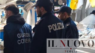 Roma, blitz all’Esquilino: sequestrati 500 chili di cibo, 42mila euro di multe e quattro arresti per droga (VIDEO)