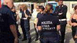 Pontina, fuga al posto di blocco nel campo nomadi di Castel Romano: agente ferito dopo l’inseguimento