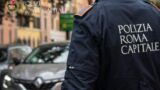 Roma, ubriaco al volante travolge un 79enne e scappa: beccato e denunciato