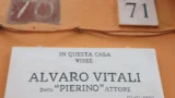 Roma, polemiche sulla targa ‘abusiva’ per Alvaro Vitali a Trastevere: la vedova dell’attore contro l’amico del cuore
