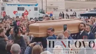 Funerali Enrica Bonaccorti, l’addio di vip e fan a Roma: commozione alla Chiesa degli Artisti