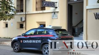 Civitavecchia, a scuola con libri e coltello: denunciato minorenne