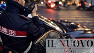 Roma, non si ferma all’alt: prima la folle fuga (senza patente), poi investe un carabiniere