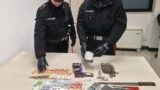 Fiumicino, fermato in auto con la droga: scoperto un deposito con hashish, cocaina e contanti