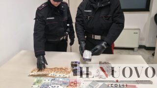 Fiumicino, fermato in auto con la droga: scoperto un deposito con hashish, cocaina e contanti