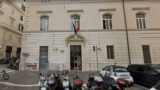 Roma, “Uccidi una donna incinta”, la scritta shock nel liceo Newton