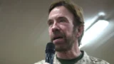Chuck Norris è morto a 86 anni: addio all’icona di Walker Texas Ranger