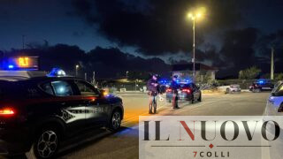 Ostia, fuga all’alt con auto rubata: prima l’inseguimento, poi lo schianto