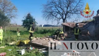 Roma, crolla il tetto di un casale abbandonato nel parco degli Acquedotti: morti (schiacciati) due clochard