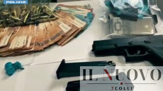 Roma, droga “in staffetta” tra auto a Primavalle: scoperto magazzino dello spaccio su quattro ruote (VIDEO)