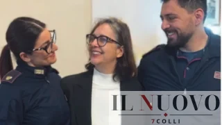 Roma, uomo sul davanzale del quinto piano pronto a lanciarsi nel vuoto: la moglie lancia l’allarme