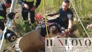 Paura a Roma, donna precipita in un pozzo non segnalato al Parco: soccorsi in corso