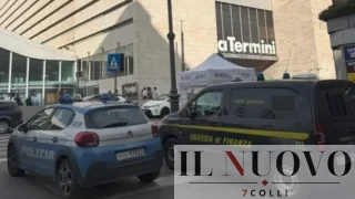 Roma, stazione Termini sotto controllo: 8 negozi nel mirino e 2 arresti