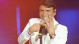 Sal Da Vinci: tv, politica e Spotify continuano a inseguire il fenomeno di ‘Per sempre sì’, in attesa dell’Eurovision 2026