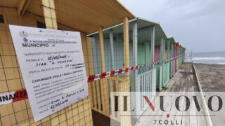 Ostia, sigilli allo stabilimento Venezia: sequestrate tutte le cabine abusive