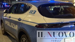 Roma, fanno un colpo da 30 mila euro, scappano in “staffetta” e speronano l’auto della polizia: arrestati