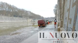Banchine del Tevere “impraticabili” dopo la piena: Ama ripulisce la ciclabile tra Ponte Sisto e Ponte Garibaldi